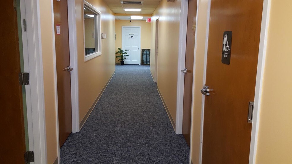 More Photos Of 6515 Clinton Hwy, Knoxville Office For Lease