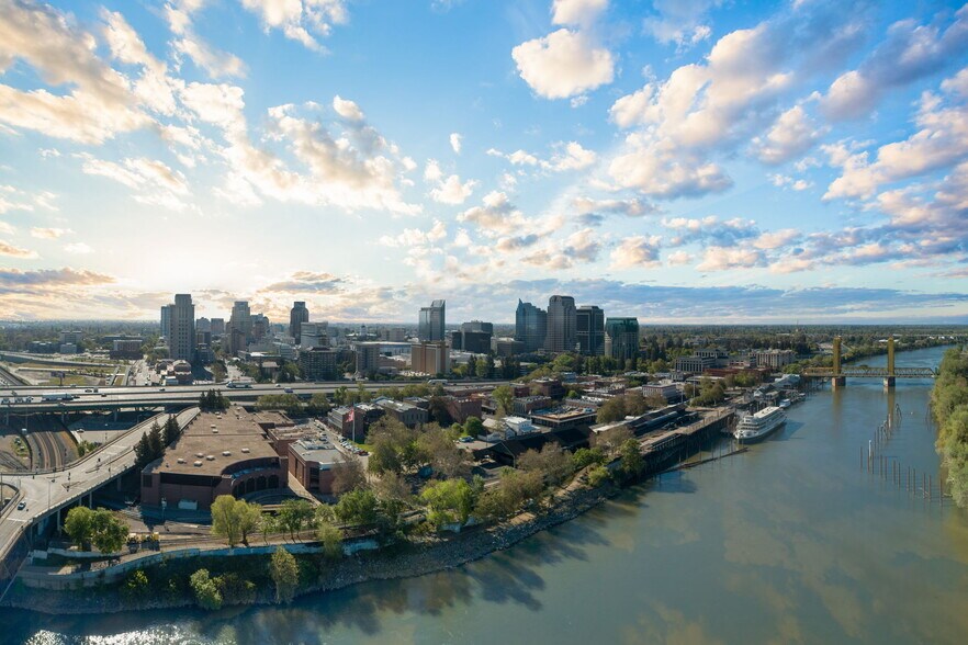 More Photos Of 910 2nd St, Sacramento Bar For Sale