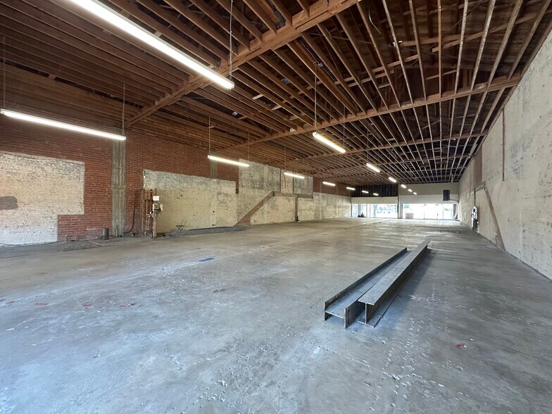 More Photos Of 396-400 S Lake Ave, Pasadena Storefront For Lease
