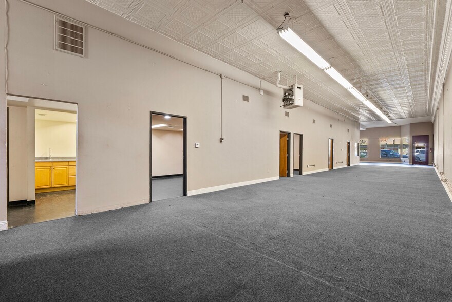 More Photos Of 940 E Main St, Santa Paula Storefront For Lease