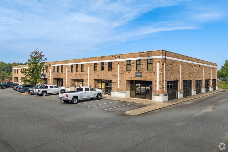 More Photos Of 1000 Van Buren Ave, Indian Trail Flex For Lease