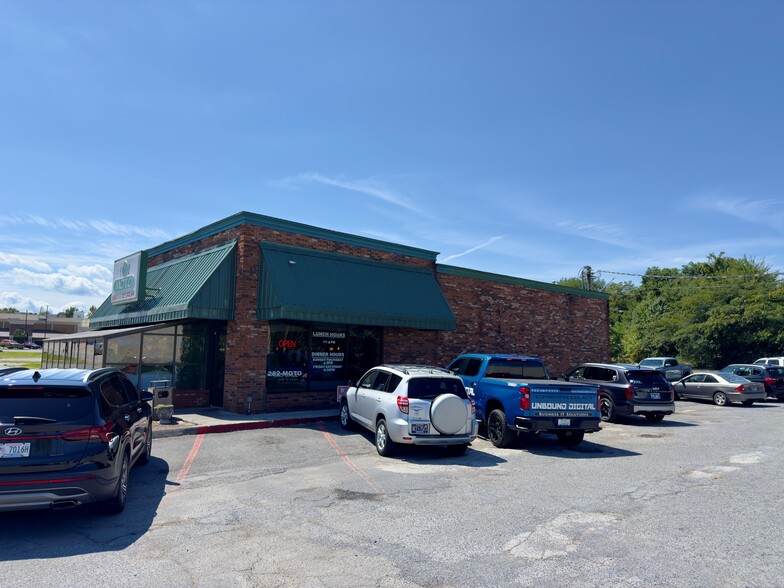 More Photos Of 2607 N Roan St, Johnson City Freestanding For Lease