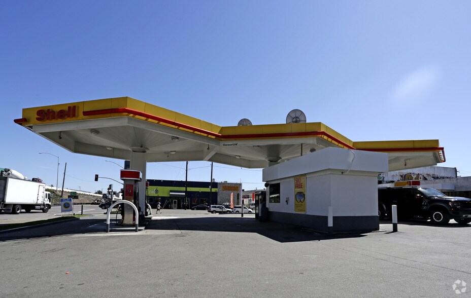Primary Photo Of 105 5th St, Oakland Service Station For Sale