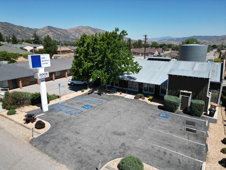 More Photos Of 20031 W Valley Blvd, Tehachapi Office For Sale