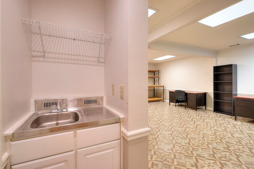 More Photos Of 11205 Alpharetta Hwy, Roswell Office Residential For Lease