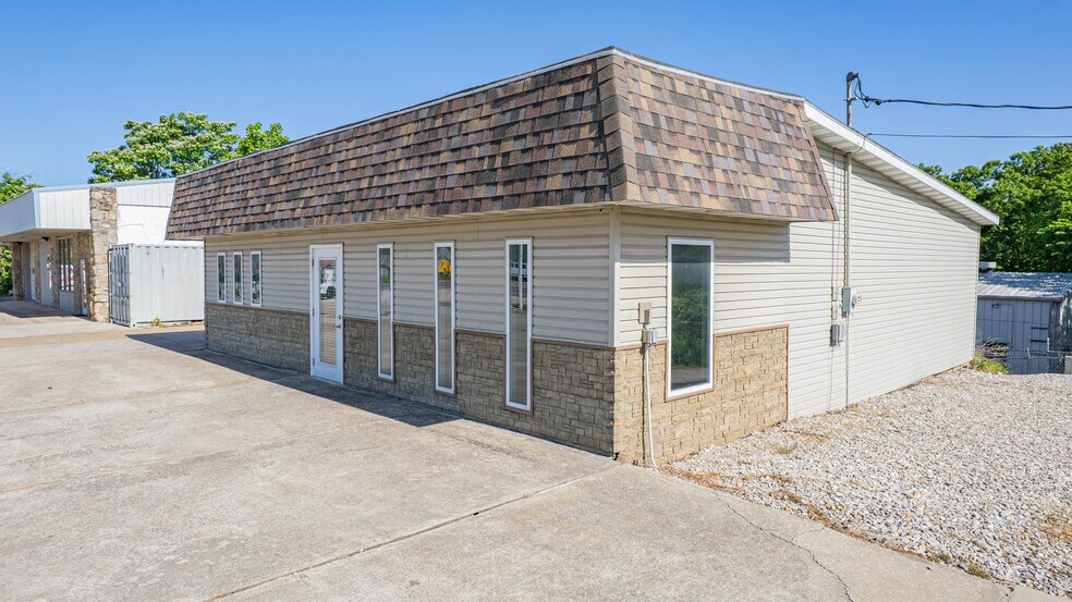 More Photos Of 414 Highway 42, Osage Beach Flex For Lease