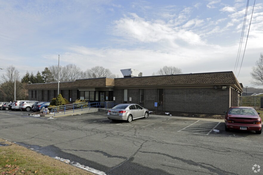 Primary Photo Of 750 Bridgeport Ave, Shelton Medical For Lease