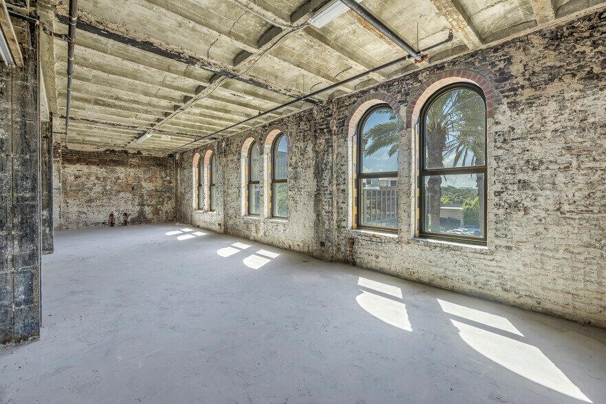 More Photos Of 895 Central Ave, Saint Petersburg Office For Lease