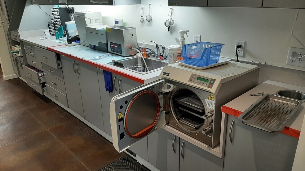 More Photos Of 1573 S Broadway, Denver Freestanding For Lease