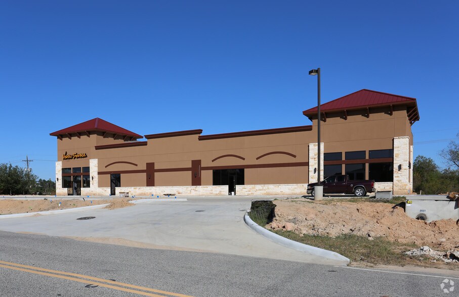 More Photos Of 285 Ed English Dr, Shenandoah Freestanding For Lease