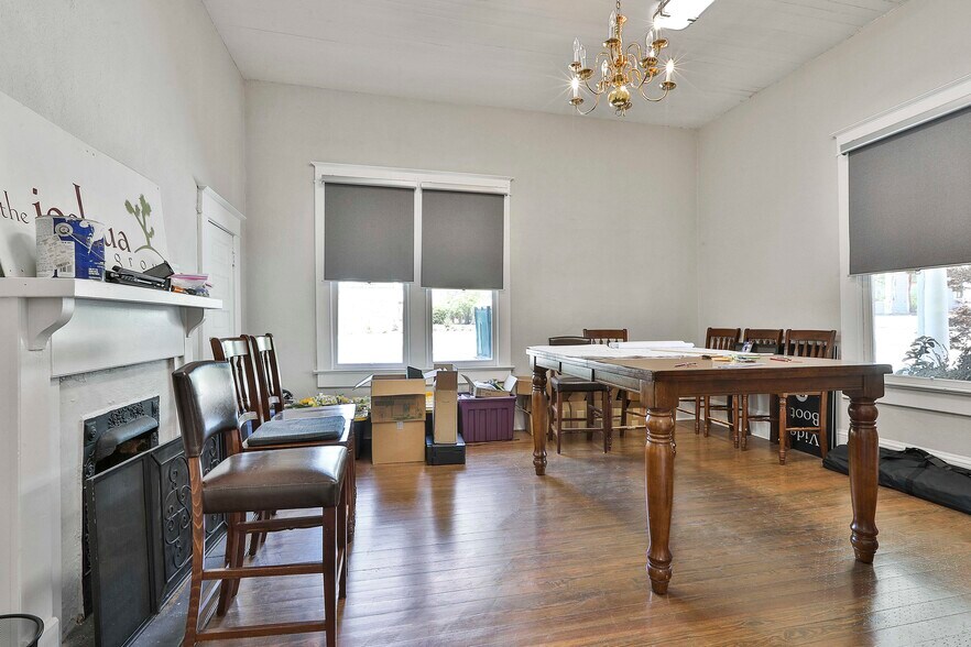 More Photos Of 53 Washington St, Fairburn Office For Sale
