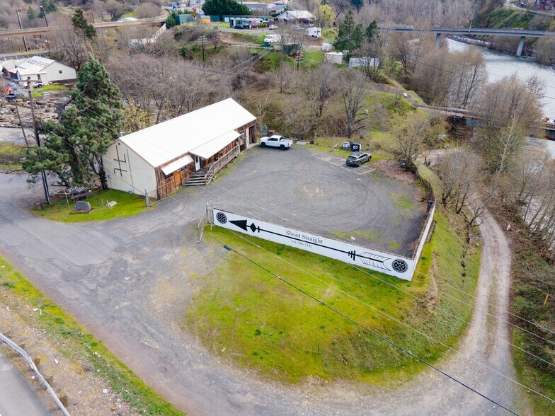 More Photos Of 2680 Dock Rd, Hood River General Retail For Sale