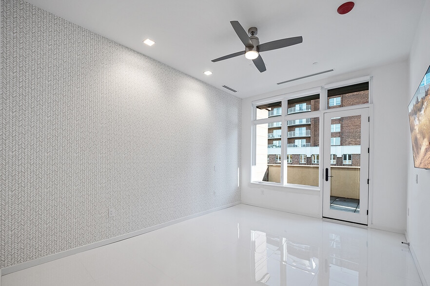 More Photos Of 400 S Old Woodward Ave, Birmingham Apartments For Sale