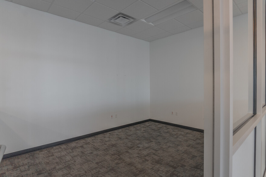 More Photos Of 911 SW 59th St, Oklahoma City Auto Dealership For Sale