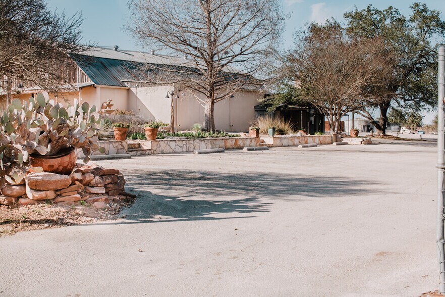 More Photos Of 13893 US Highway 87, Adkins Flex For Sale