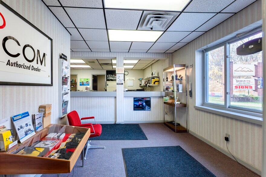 More Photos Of 447 Broadway, Ulster Park Office For Sale