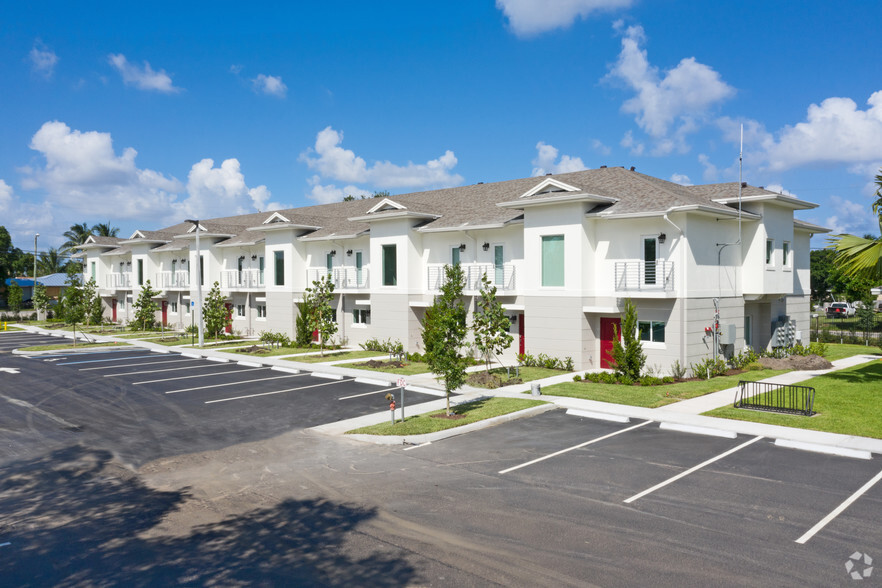 Primary Photo Of 3902 Melaleuca Ln, Lake Worth Apartments For Sale