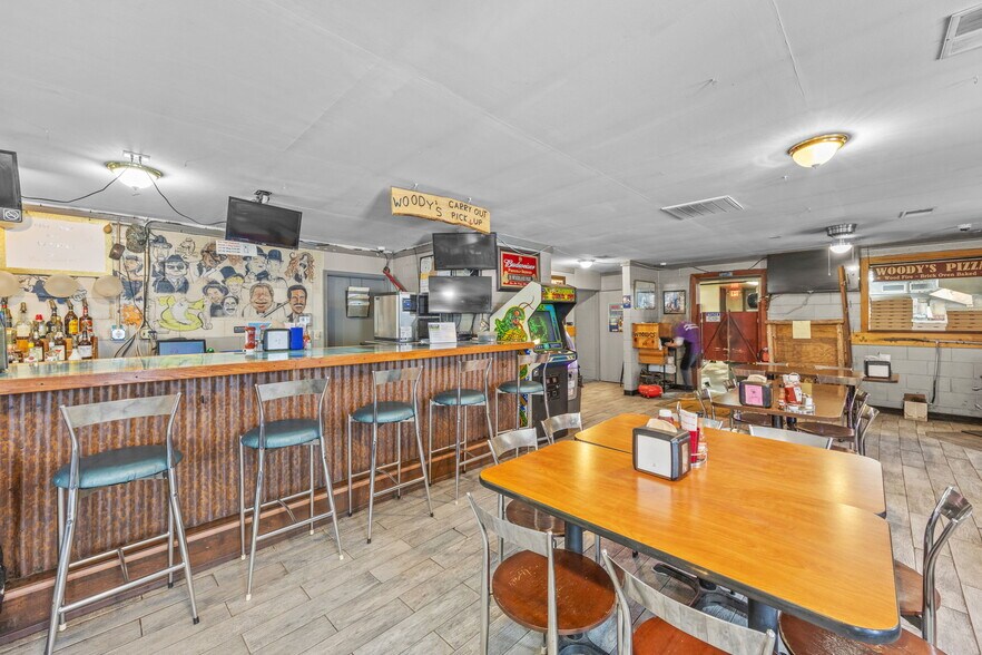 More Photos Of 8773 Goldenrod Ave, Bitely Restaurant For Sale