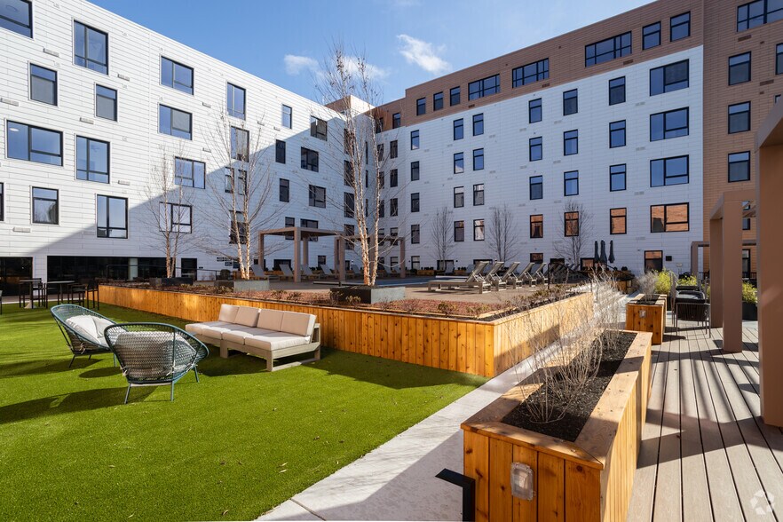 More Photos Of 52 Hanover St, Portland Apartments For Lease