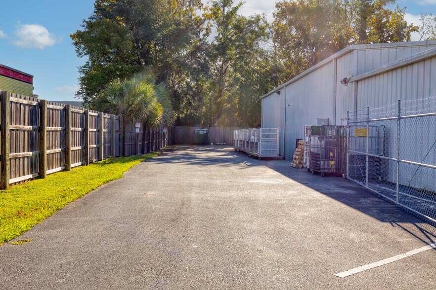 More Photos Of 5521 Blanding Blvd, Jacksonville Warehouse For Sale