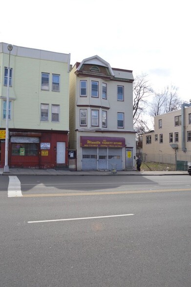 More Photos Of 945-949 Clinton Ave, Irvington Storefront Retail Residential For Lease
