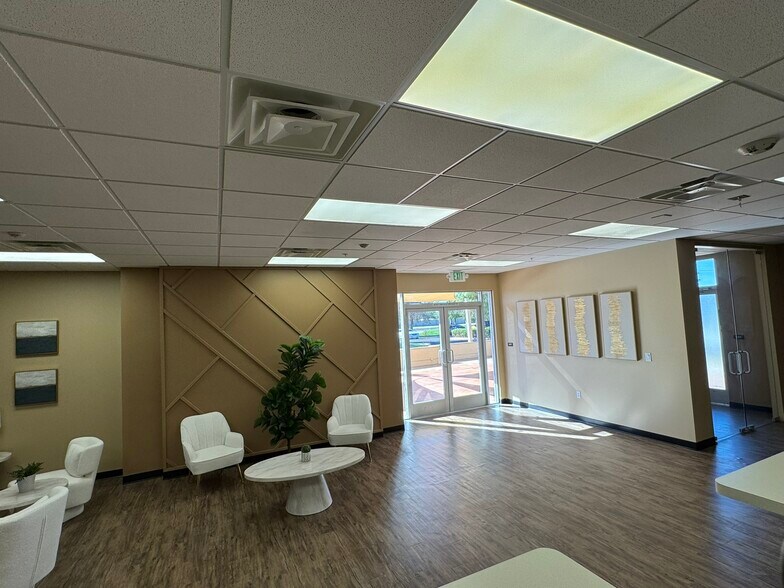 More Photos Of 1361 N Alma School Rd, Chandler Restaurant For Lease