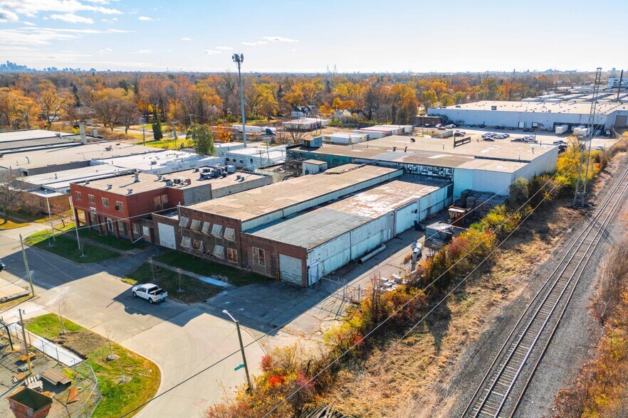 More Photos Of 13881 Elmira St, Detroit Manufacturing For Sale