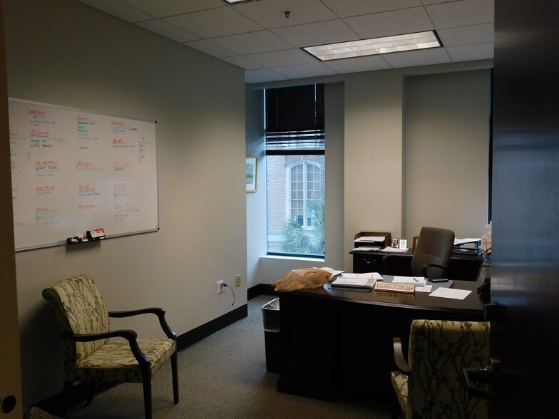 More Photos Of 211 King St, Charleston Office For Lease