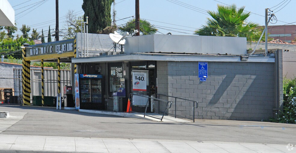More Photos Of 8567 Wilshire Blvd, Beverly Hills Service Station For Lease