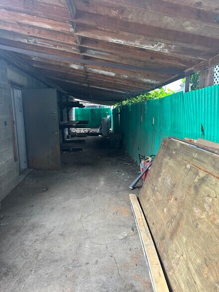 More Photos Of 180 Sargeant Ave, Clifton Warehouse For Lease