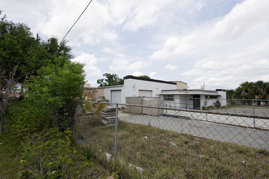 More Photos Of 2520 Hansrob Rd, Orlando Light Manufacturing For Lease