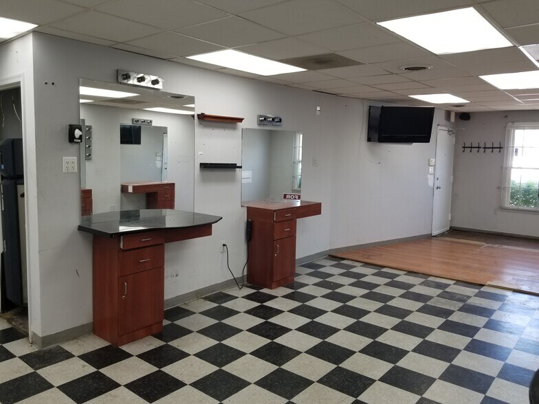 More Photos Of 4700 Stamp Rd, Marlow Heights General Retail For Lease