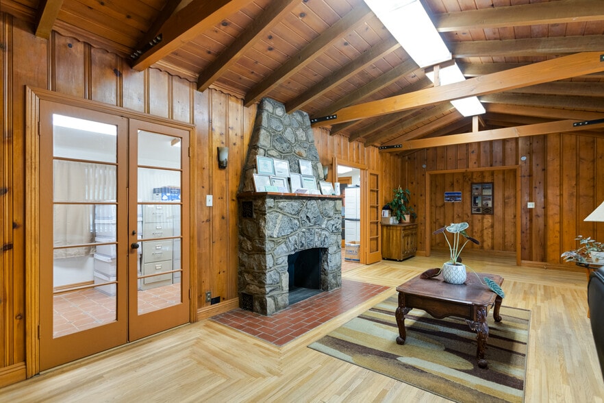 More Photos Of 635 Veile Ave, Beaumont Office For Sale