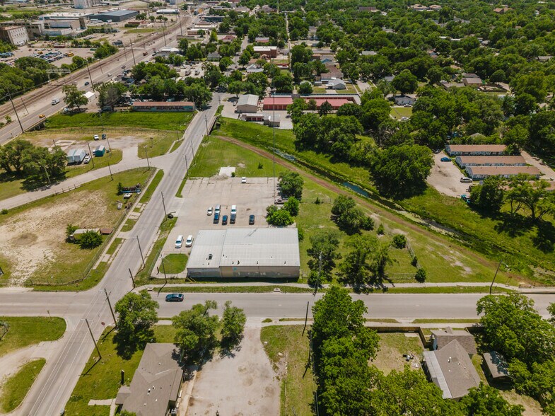 More Photos Of 2555 N Market St, Wichita Auto Repair For Sale