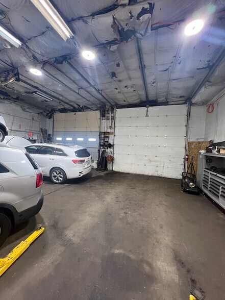More Photos Of 102 Esten Ave, Pawtucket Auto Repair For Sale