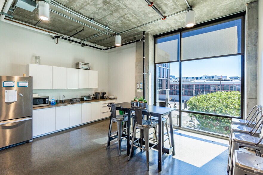 More Photos Of 150 Hooper St, San Francisco Light Manufacturing For Lease