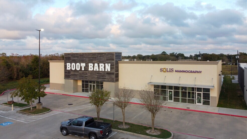 More Photos Of 230-240 N Bypass 35, Alvin Storefront For Sale