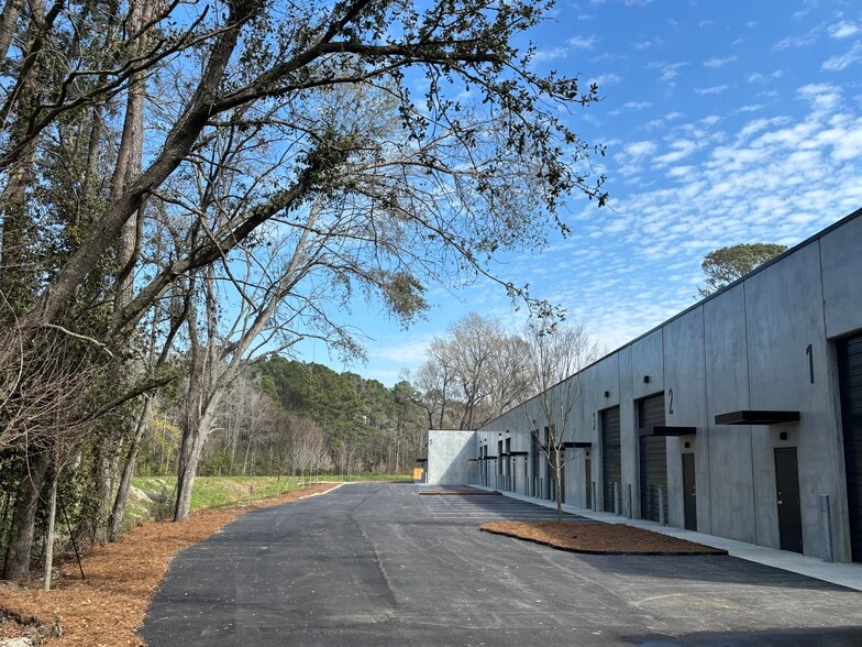 More Photos Of 6548 Ward Ave, Charleston Light Distribution For Lease