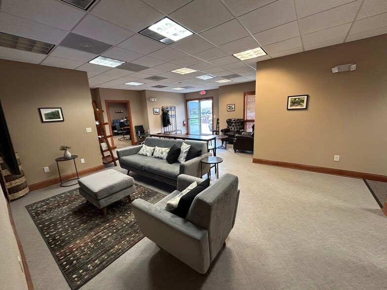 More Photos Of 1702 Tullamore Ave, Bloomington Office For Lease