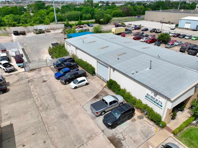 More Photos Of 10711 Shady Trl, Dallas Warehouse For Sale