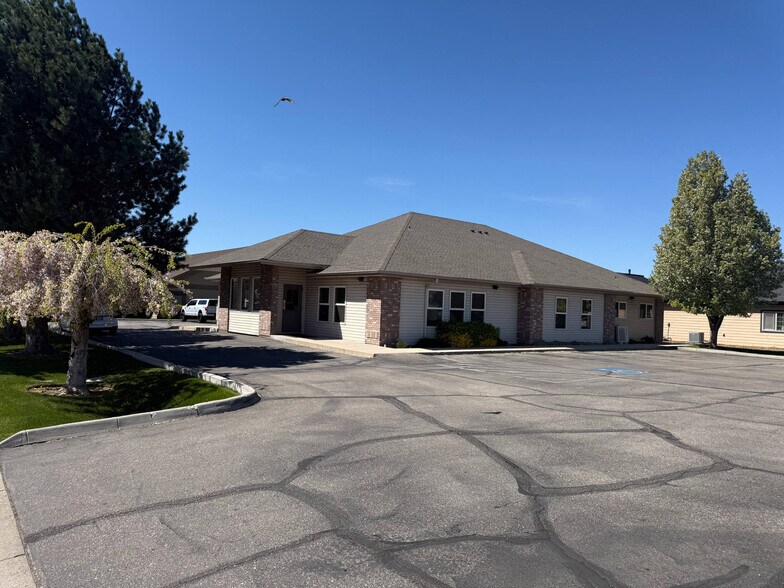 More Photos Of 811 NW 12th St, Fruitland Medical For Sale