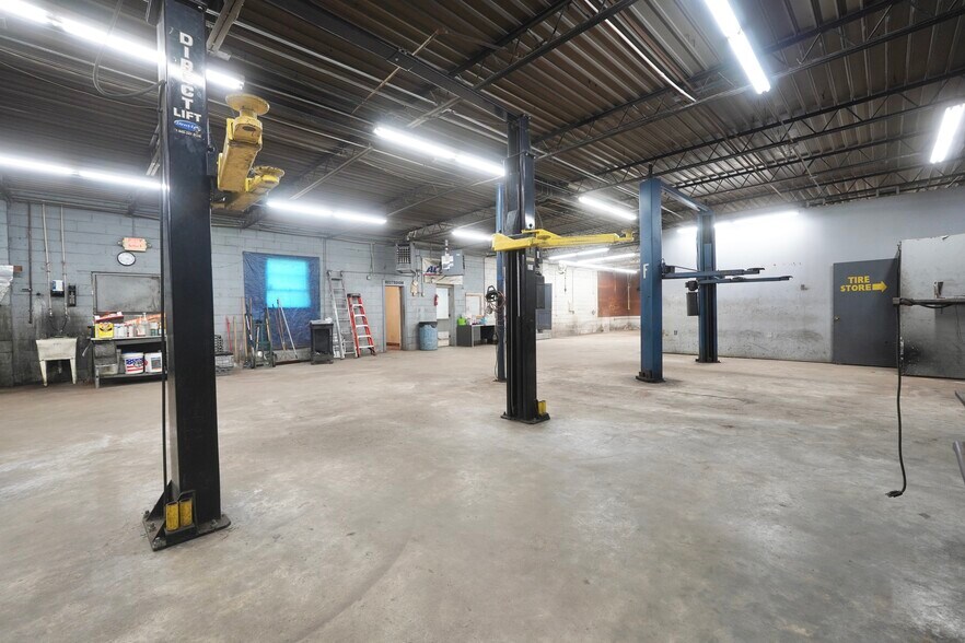 More Photos Of 5948 Homestead Rd, Rex Flex For Sale