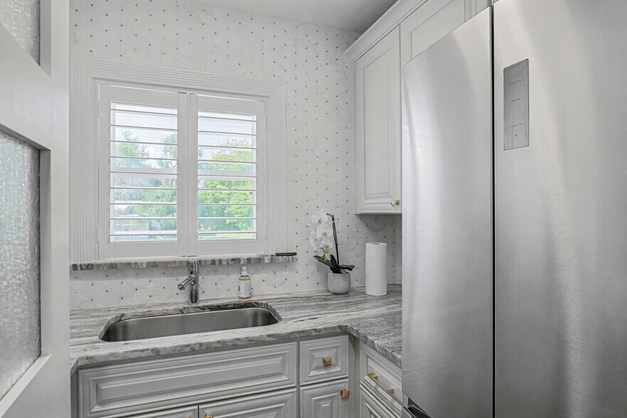 More Photos Of 1701-1709 Rogero Rd, Jacksonville Office Residential For Sale