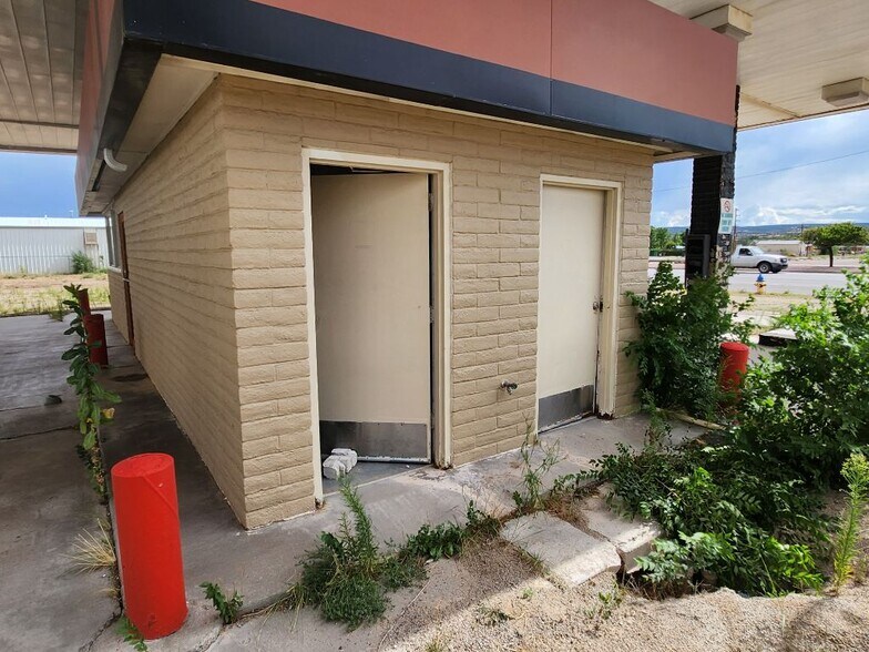 More Photos Of 610 U.S. Rte 66, Grants Service Station For Lease