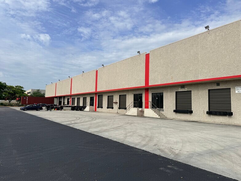 More Photos Of 2001 Australian Ave, Riviera Beach Warehouse For Lease