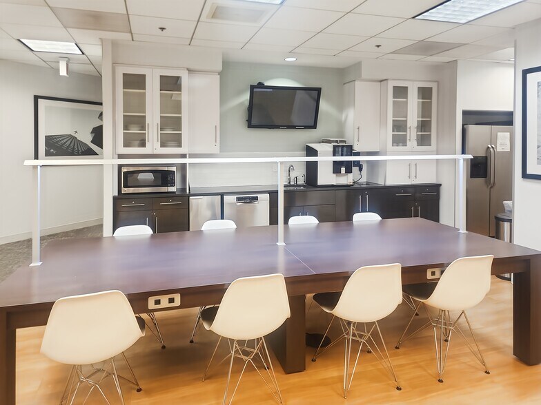 More Photos Of 1200 G St NW, Washington Coworking Space