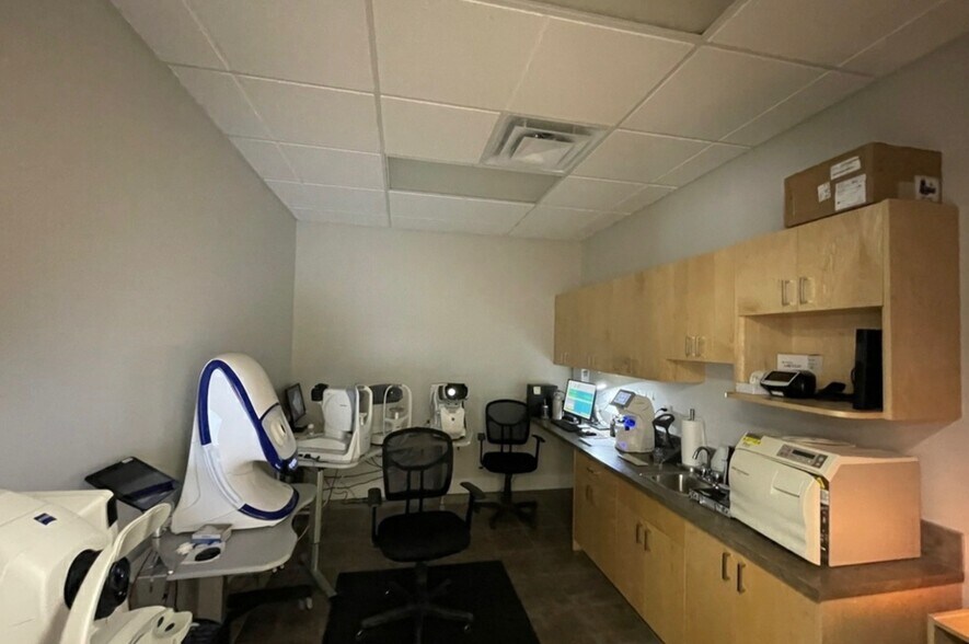 More Photos Of 208 10th Ave, Carstairs Storefront Retail Office For Sale