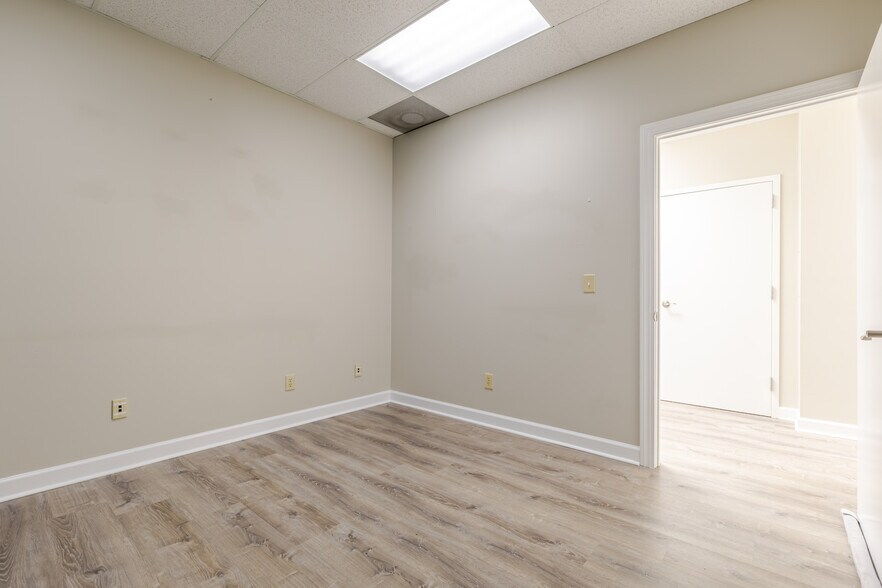 More Photos Of 100 Stone Village Dr, Fort Mill Bank For Lease