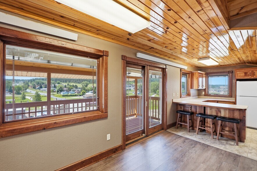 More Photos Of 1100 Mount Rushmore Rd, Custer Flex For Sale