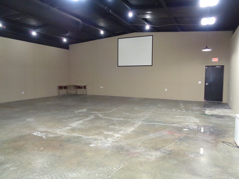 More Photos Of 101 W Shrader St, Liberty Manufacturing For Lease